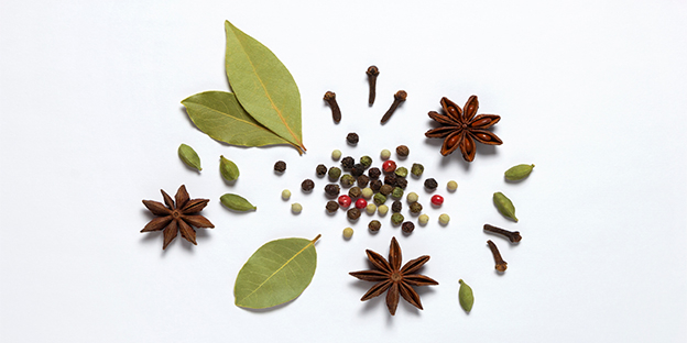 5 WARM SPICES FOR ELEVATING WINTER DISHES